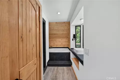 Bath - 567 Maple Dr, Cedar Glen, CA 92321 photo 8 of 11
