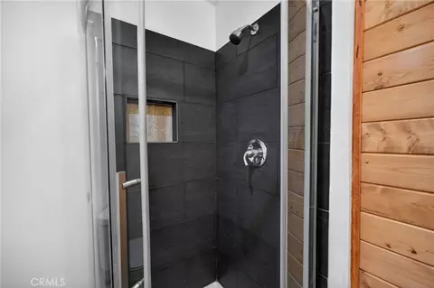 Bath - 567 Maple Dr, Cedar Glen, CA 92321 photo 4 of 11