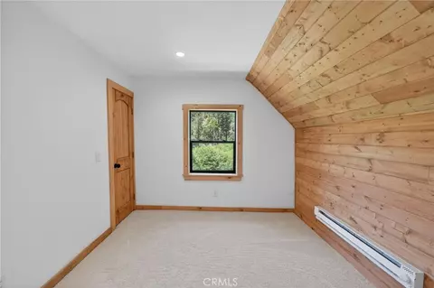 Bedroom - 567 Maple Dr, Cedar Glen, CA 92321 photo 8 of 13