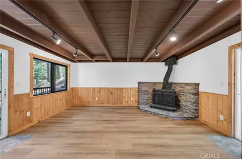 Living - 567 Maple Dr, Cedar Glen, CA 92321 photo 8 of 12