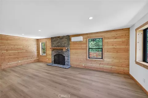 Living - 567 Maple Dr, Cedar Glen, CA 92321 photo 3 of 12