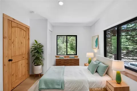 Bedroom - 567 Maple Dr, Cedar Glen, CA 92321 photo 3 of 13