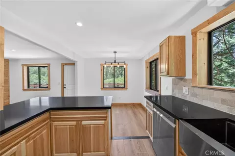 Kitchen - 567 Maple Dr, Cedar Glen, CA 92321 photo 8 of 8