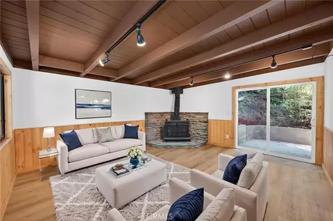 Living - 567 Maple Dr, Cedar Glen, CA 92321 photo 10 of 12