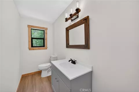 Bath - 567 Maple Dr, Cedar Glen, CA 92321 photo 5 of 11