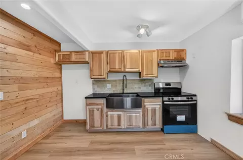 Kitchen - 567 Maple Dr, Cedar Glen, CA 92321 photo 3 of 8