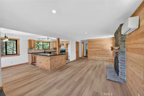 Living - 567 Maple Dr, Cedar Glen, CA 92321 photo 2 of 12