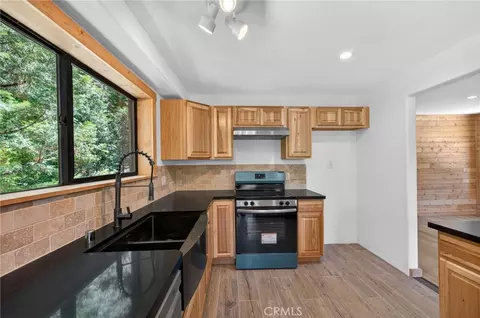 Kitchen - 567 Maple Dr, Cedar Glen, CA 92321 photo 6 of 8