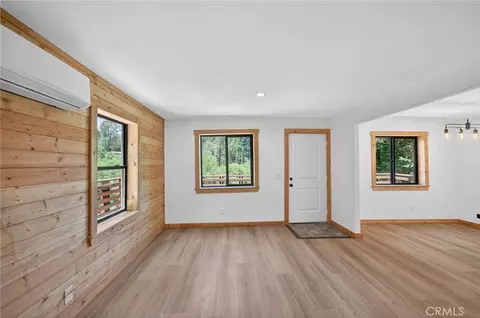 Living - 567 Maple Dr, Cedar Glen, CA 92321 photo 7 of 12