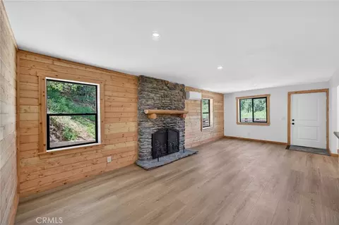 Living - 567 Maple Dr, Cedar Glen, CA 92321 photo 5 of 12