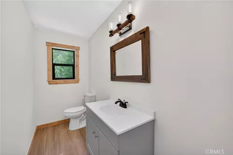 Bath - 567 Maple Dr, Cedar Glen, CA 92321 photo 5 of 10