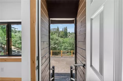 Entry Way - 567 Maple Dr, Cedar Glen, CA 92321 photo 1 of 4