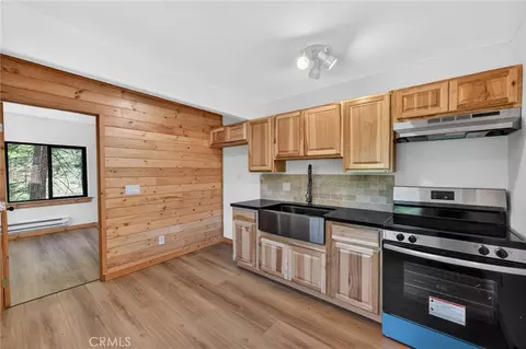 Kitchen - 567 Maple Dr, Cedar Glen, CA 92321 photo 2 of 8
