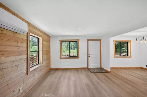 Living - 567 Maple Dr, Cedar Glen, CA 92321 photo 7 of 12