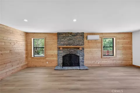 Living - 567 Maple Dr, Cedar Glen, CA 92321 photo 4 of 12