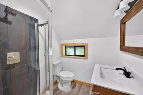 Bath - 567 Maple Dr, Cedar Glen, CA 92321 photo 6 of 11