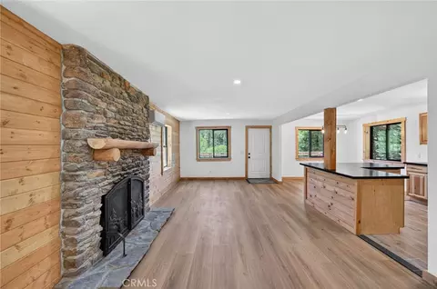 Living - 567 Maple Dr, Cedar Glen, CA 92321 photo 6 of 12