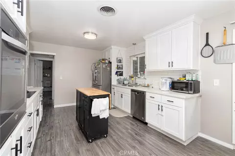 Kitchen - 160 Summit Vw, Calimesa, CA 92320 photo 2 of 2