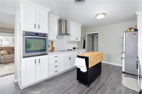 Kitchen - 160 Summit Vw, Calimesa, CA 92320 photo 1 of 2