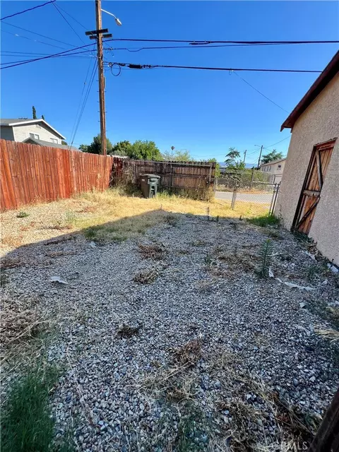Exterior - 157 W Hanna, Colton, CA 92324 photo 8 of 11