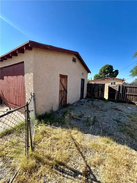 Exterior - 157 W Hanna, Colton, CA 92324 photo 10 of 11