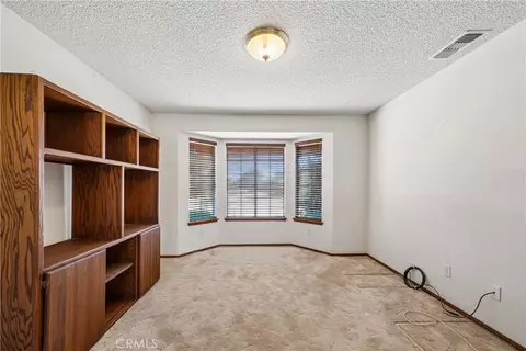 Living - 14774 Aspen St, Hesperia, CA 92345 photo 5 of 6