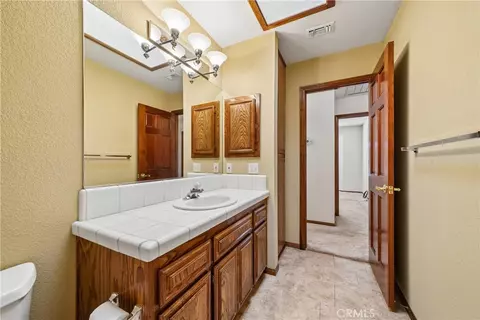 Bath - 14774 Aspen St, Hesperia, CA 92345 photo 5 of 5