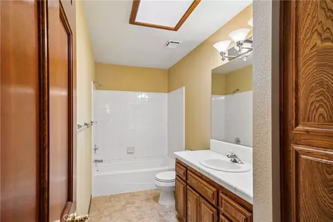 Bath - 14774 Aspen St, Hesperia, CA 92345 photo 4 of 5