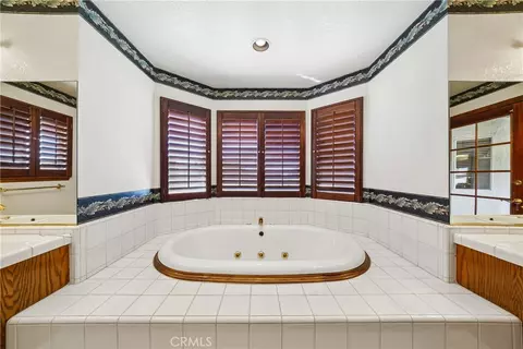 Bath - 14774 Aspen St, Hesperia, CA 92345 photo 1 of 5