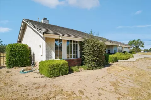 Exterior - 14774 Aspen St, Hesperia, CA 92345 photo 2 of 8