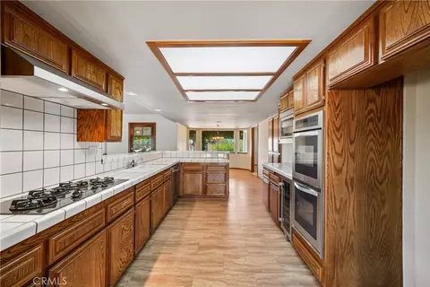 Kitchen - 14774 Aspen St, Hesperia, CA 92345 photo 1 of 4