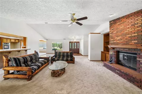 Living - 14774 Aspen St, Hesperia, CA 92345 photo 2 of 6