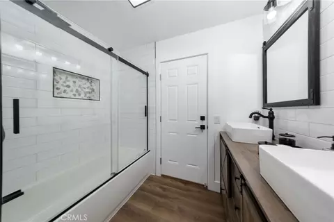 Bath - 1370 Edgefield, Upland, CA 91786 photo 2 of 4