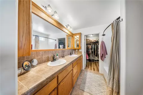 Bath - 16209 Serrano Rd, Apple Valley, CA 92307 photo 3 of 3