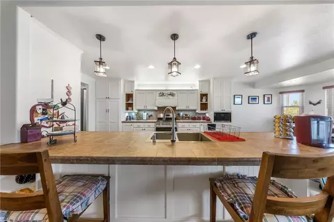 Kitchen - 16209 Serrano Rd, Apple Valley, CA 92307 photo 1 of 4
