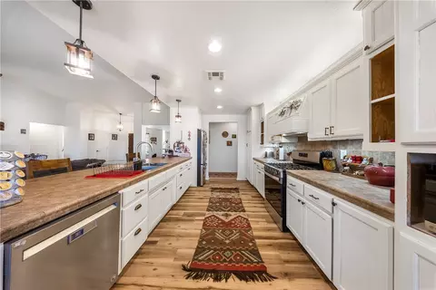 Kitchen - 16209 Serrano Rd, Apple Valley, CA 92307 photo 2 of 4