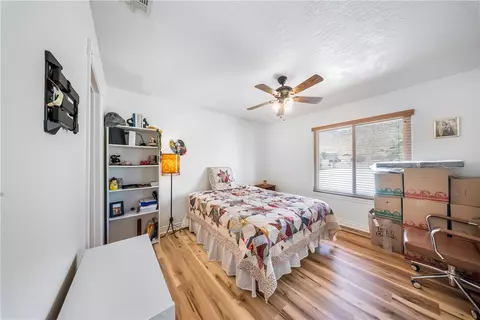 Bedroom - 16209 Serrano Rd, Apple Valley, CA 92307 photo 3 of 6