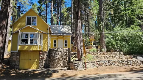 31858 Hollow Way, Running Springs, CA 92382