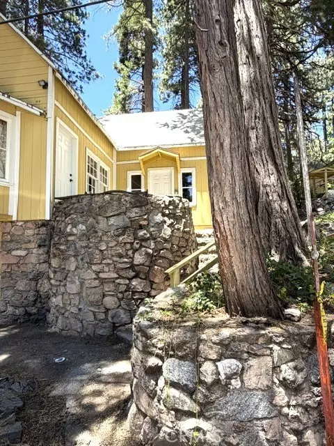31858 Hollow Way, Running Springs, CA 92382