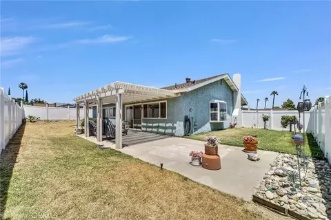 Exterior - 896 N Arrowhead, Rialto, CA 92376 photo 4 of 5