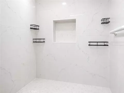 Bath - 192 E Bowen Rd, Perris, CA 92571 photo 2 of 3