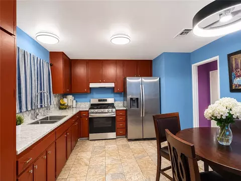 Kitchen - 192 E Bowen Rd, Perris, CA 92571 photo 2 of 2