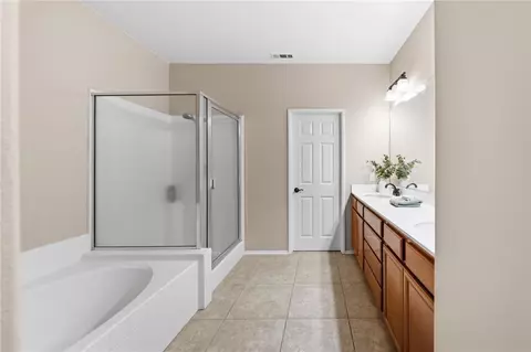 Bath - 3374 Wind Chime Ln, Perris, CA 92571 photo 2 of 6