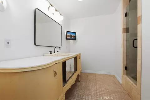 Bath - 8633 Garfield St, Riverside, CA 92504 photo 2 of 3