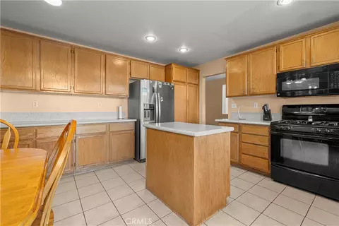 Kitchen - 9041 Berkeley, Hesperia, CA 92344 photo 3 of 3