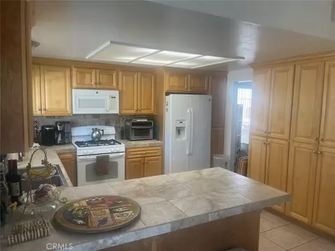 Kitchen - 28450 Sycamore, Highland, CA 92346 photo 1 of 1