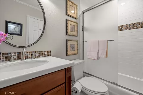 Bath - 7899 Amethyst, Rancho Cucamonga, CA 91730 photo 2 of 5