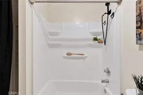 Bath - 32480 Wren, Lucerne Valley, CA 92356 photo 2 of 5
