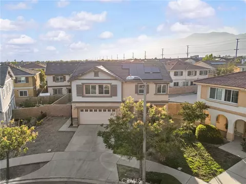 6958 Stanza Ct, Fontana, CA 92336