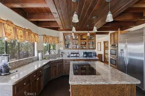 Kitchen - 17394 Sunset Vw, Riverside, CA 92504 photo 4 of 5